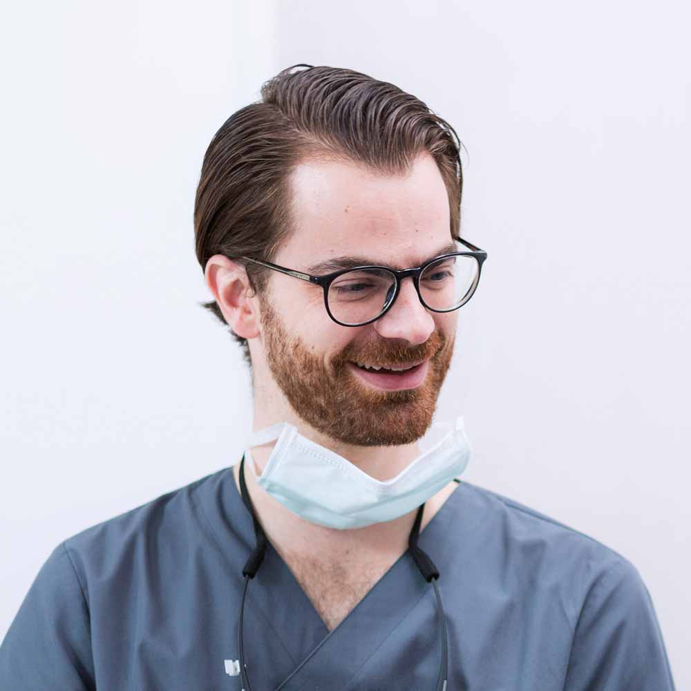Dr. med. Gert Jungbauer MSc. – erfahrener Zahnarzt, Wissenschaftler und Gutachter in der Praxis Zahn im Zentrum Straubing